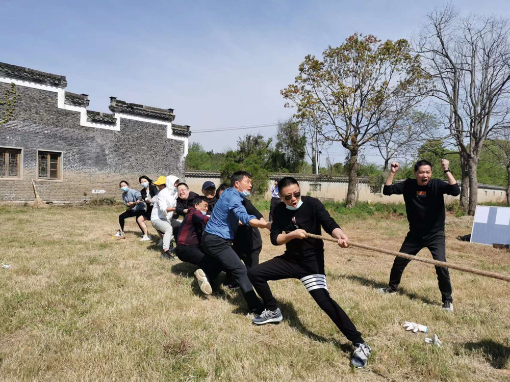 圖為拔河比賽現(xiàn)場。.jpg