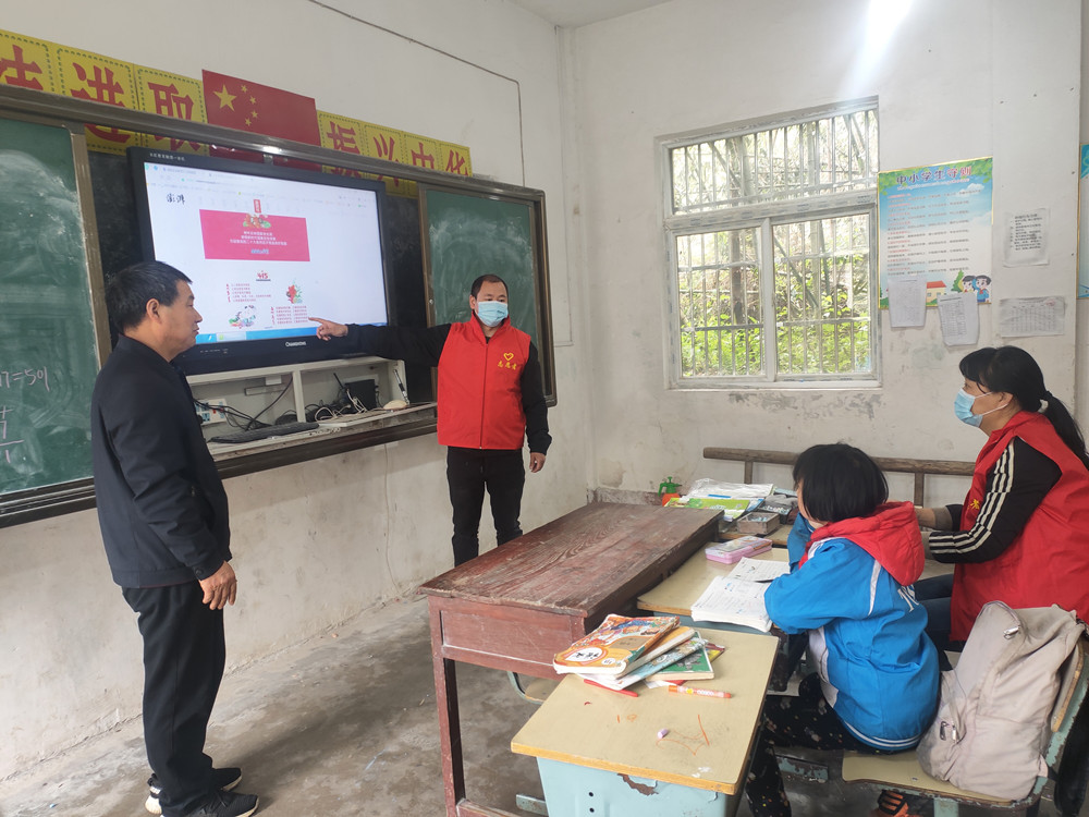進校園.jpg