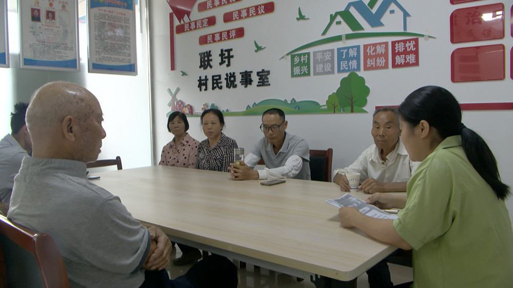圖為村民說事會正在舉行。.jpg