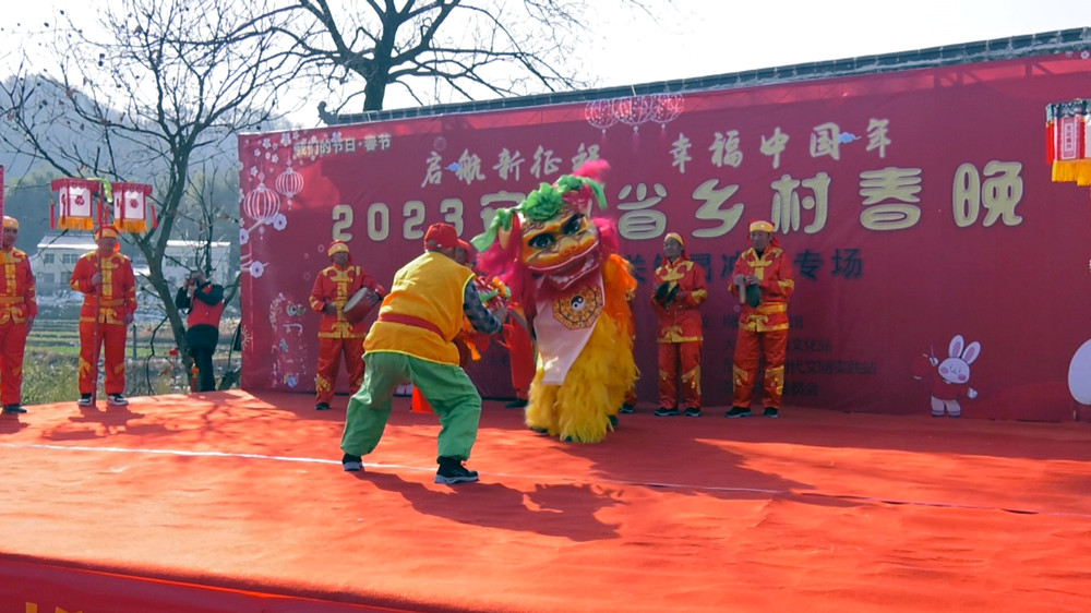旵沖麒麟燈表演隊表演《麒麟獻瑞》 .jpg