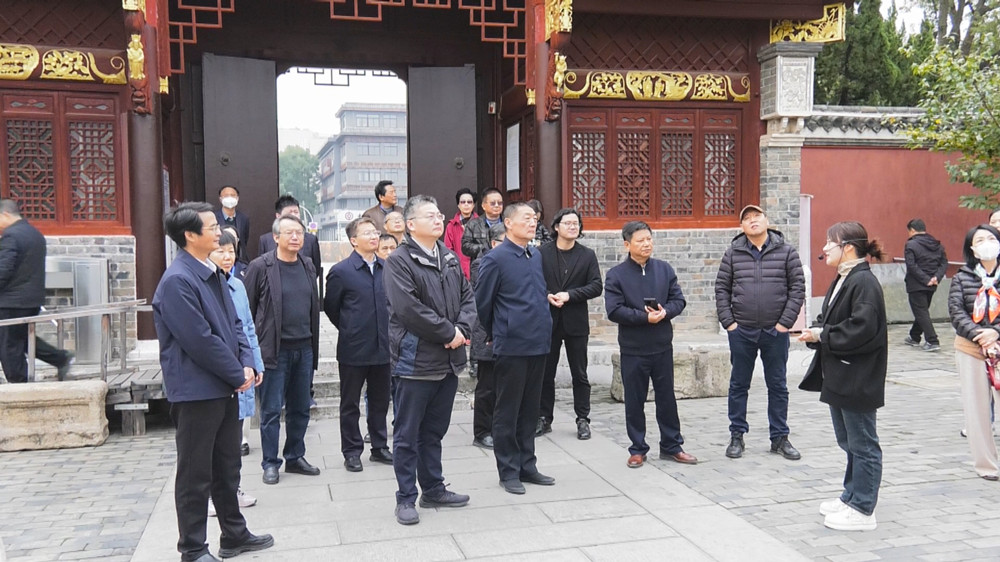 圖為采風團一行在桐城文廟.jpg