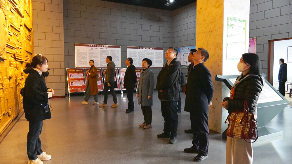 圖為采風團一行在安徽中國桐城文化博物館.jpg