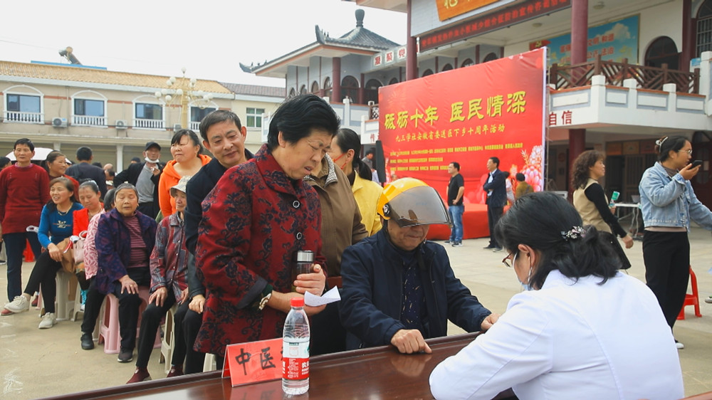 圖為義診現場4.jpg
