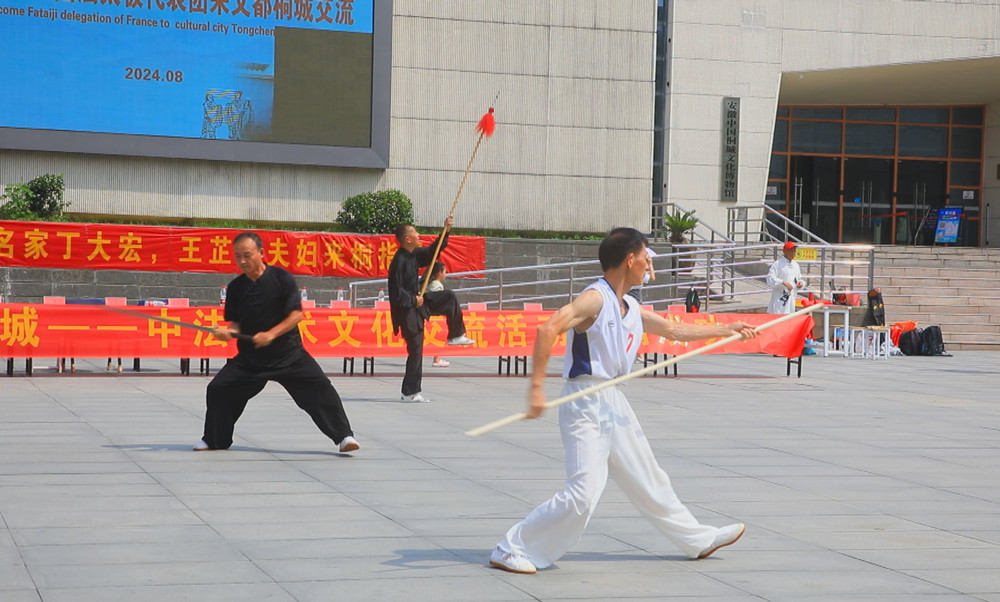 圖為《棍》《苗刀》《六合槍》表演現場.jpg