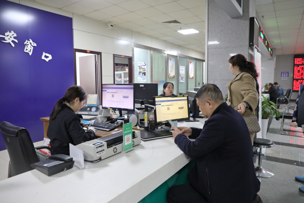 圖為群眾辦事現場2.JPG